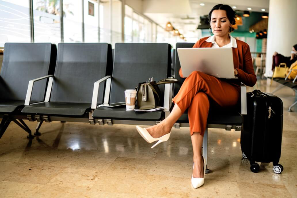 Business woman utilising Three Business's 5G roaming solutions for remote work abroad