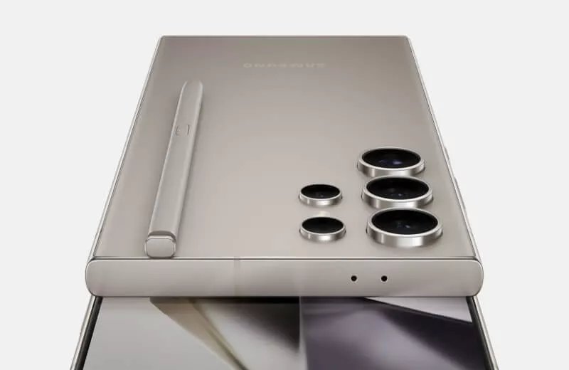 Three Apple iPhone SE in red, white and black